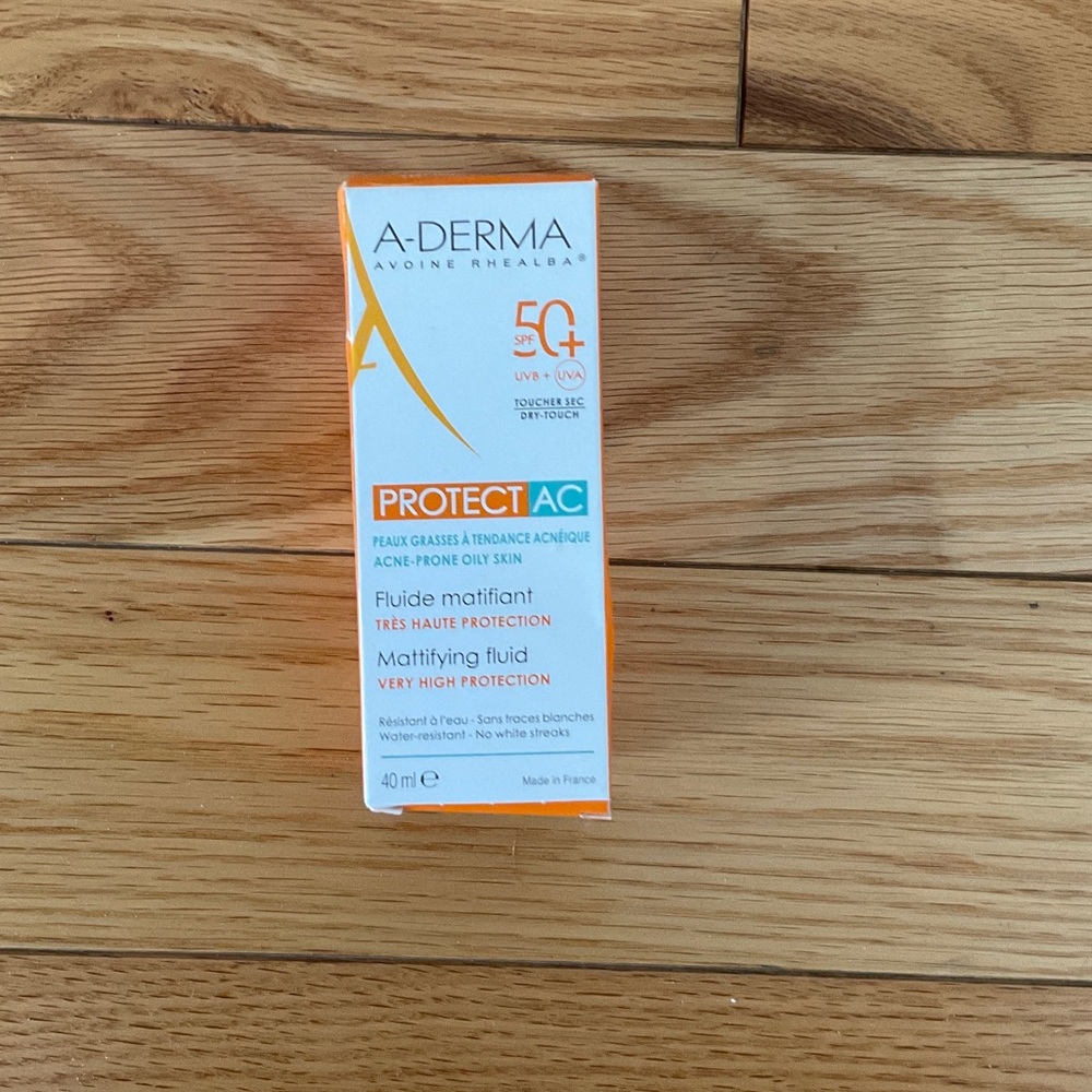 Protect AC Mattifying Fluid SPF 50+ - Orange and White